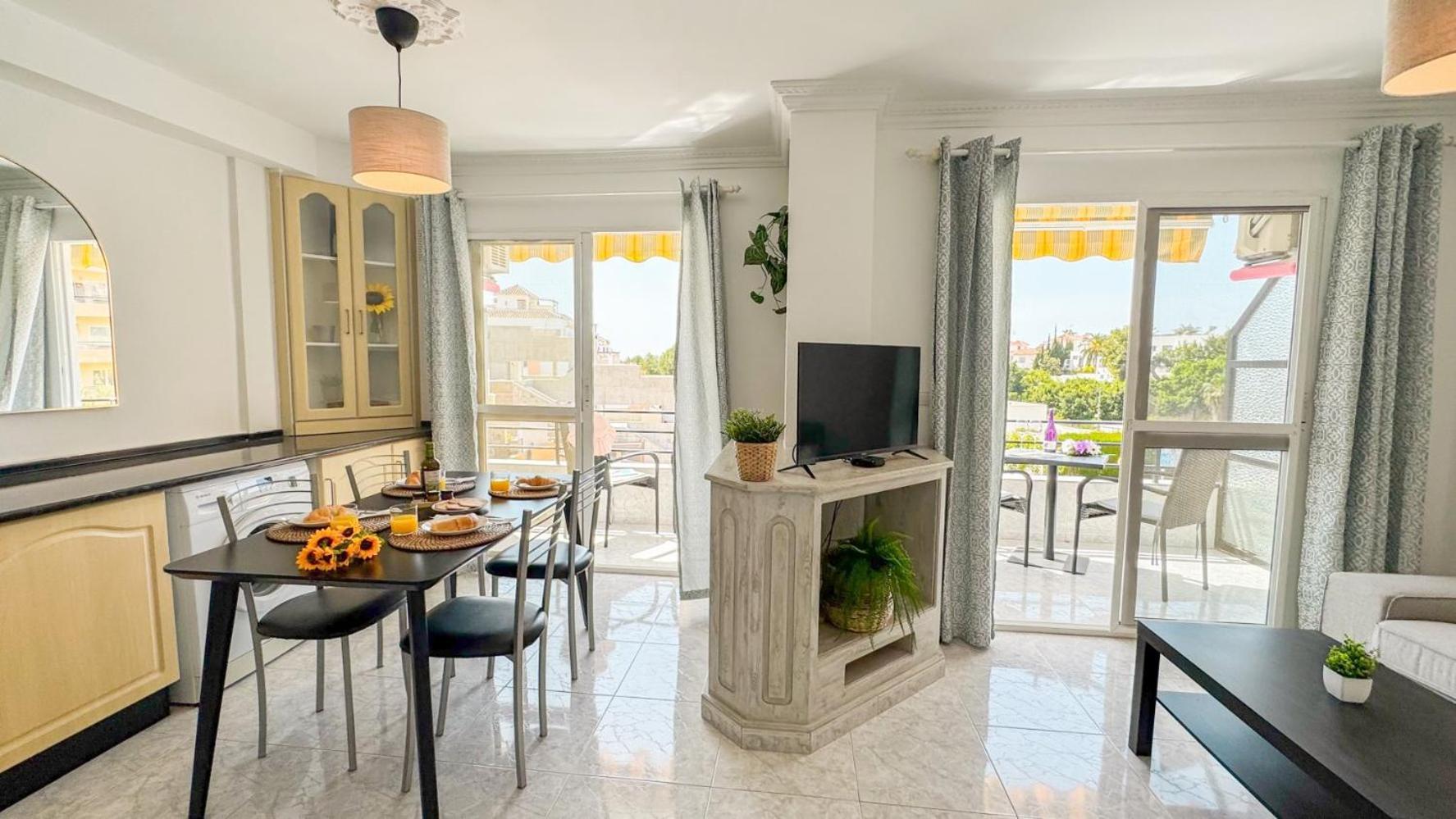 Hawaii 1St Floor Burriana, Nerja Apartment Exterior photo