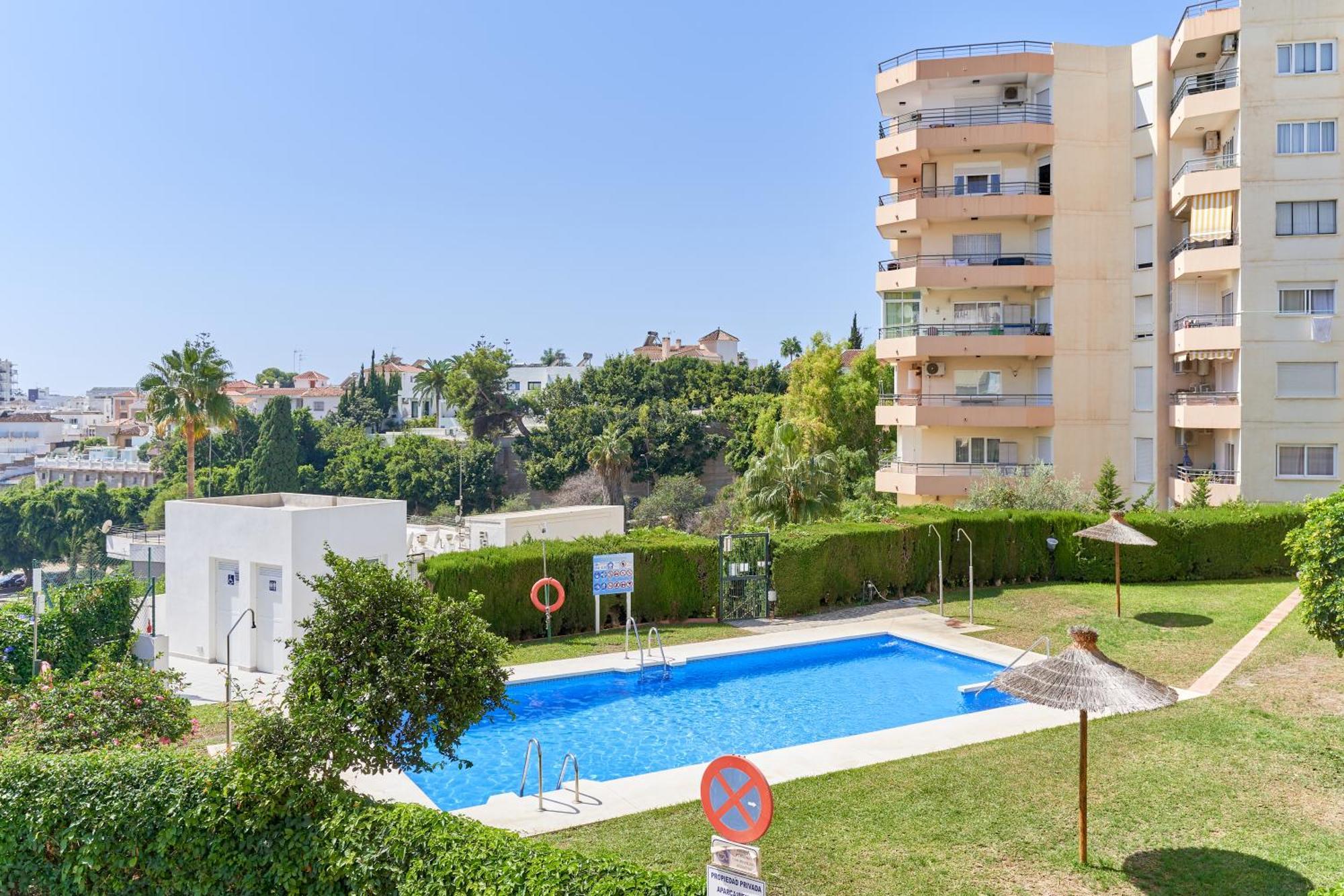 Hawaii 1St Floor Burriana, Nerja Apartment Exterior photo